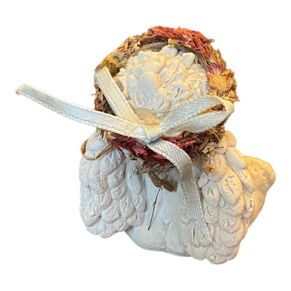 Vintage 1996 Dreamsicle Cherub sitting with hands in front. 2.5” tall - Picture 5 of 5